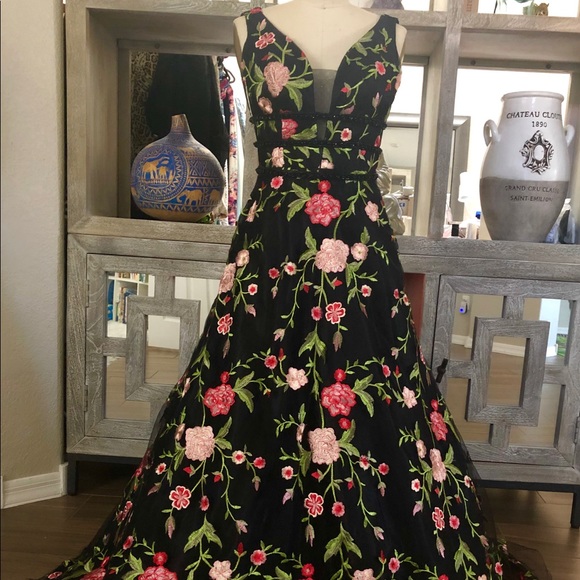 Royal Queen Dresses & Skirts - Formal Gown / Prom Dress